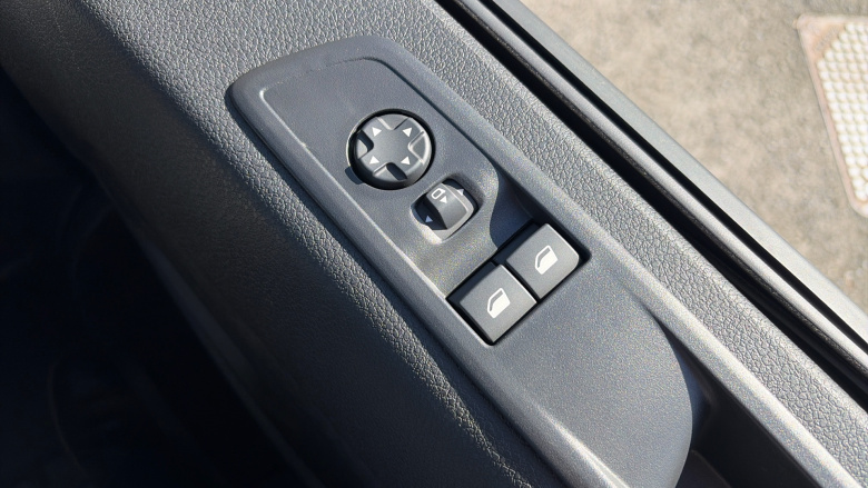 Vauxhall Vivaro L2 Diesel 2.2 Turbo D 150 Pro H1 Double Cab Auto